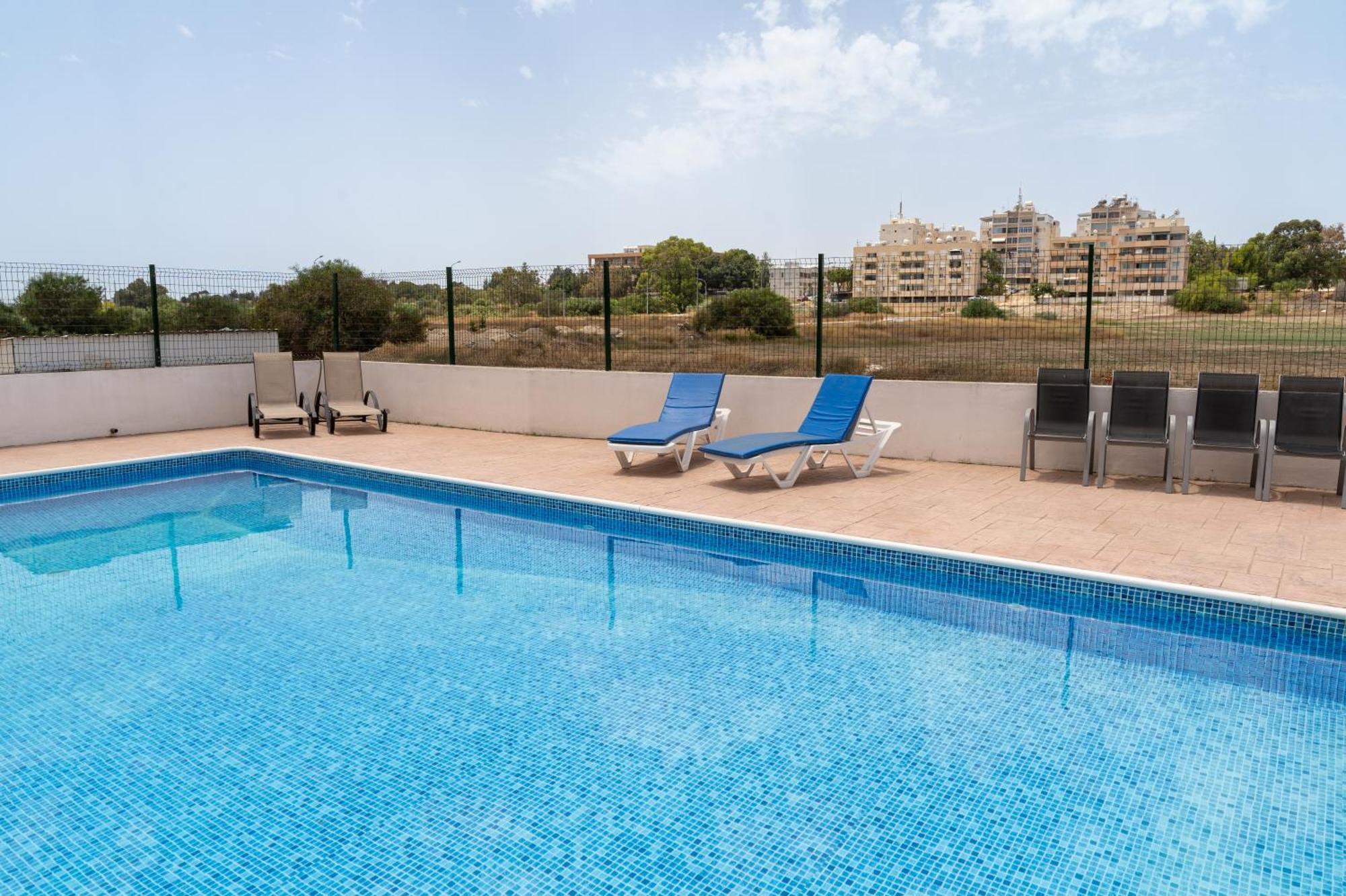 Kave Blue Mackenzie 1 Bdr Flat With Pool Apartment Larnaca Exterior photo